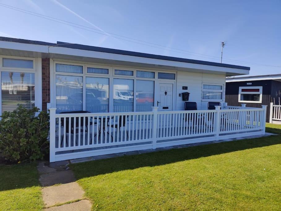 L&L'S Lodge, A Small But Perfectly Formed Chalet Chapel Saint Leonards Esterno foto